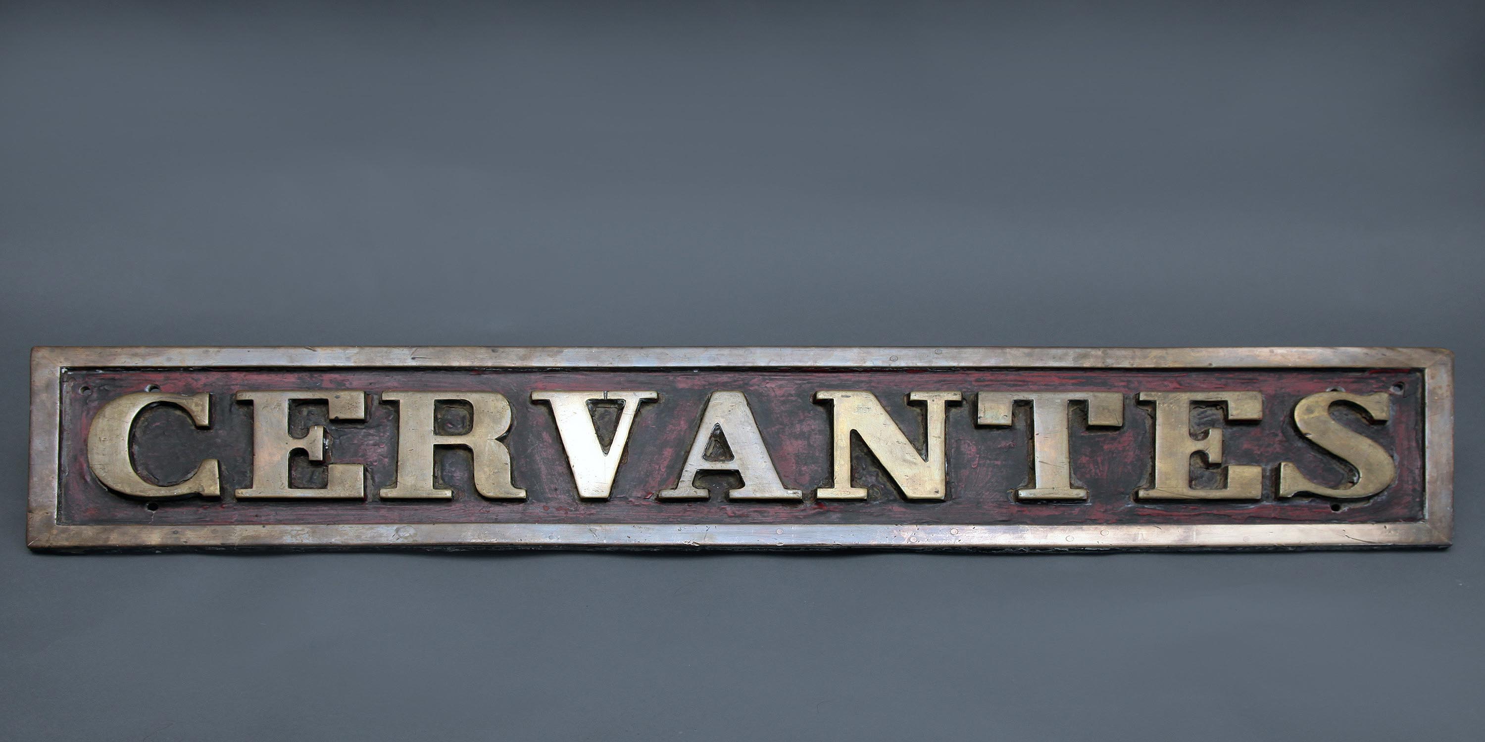 Placa de denominacin de la locomotora de vapor Cervantes